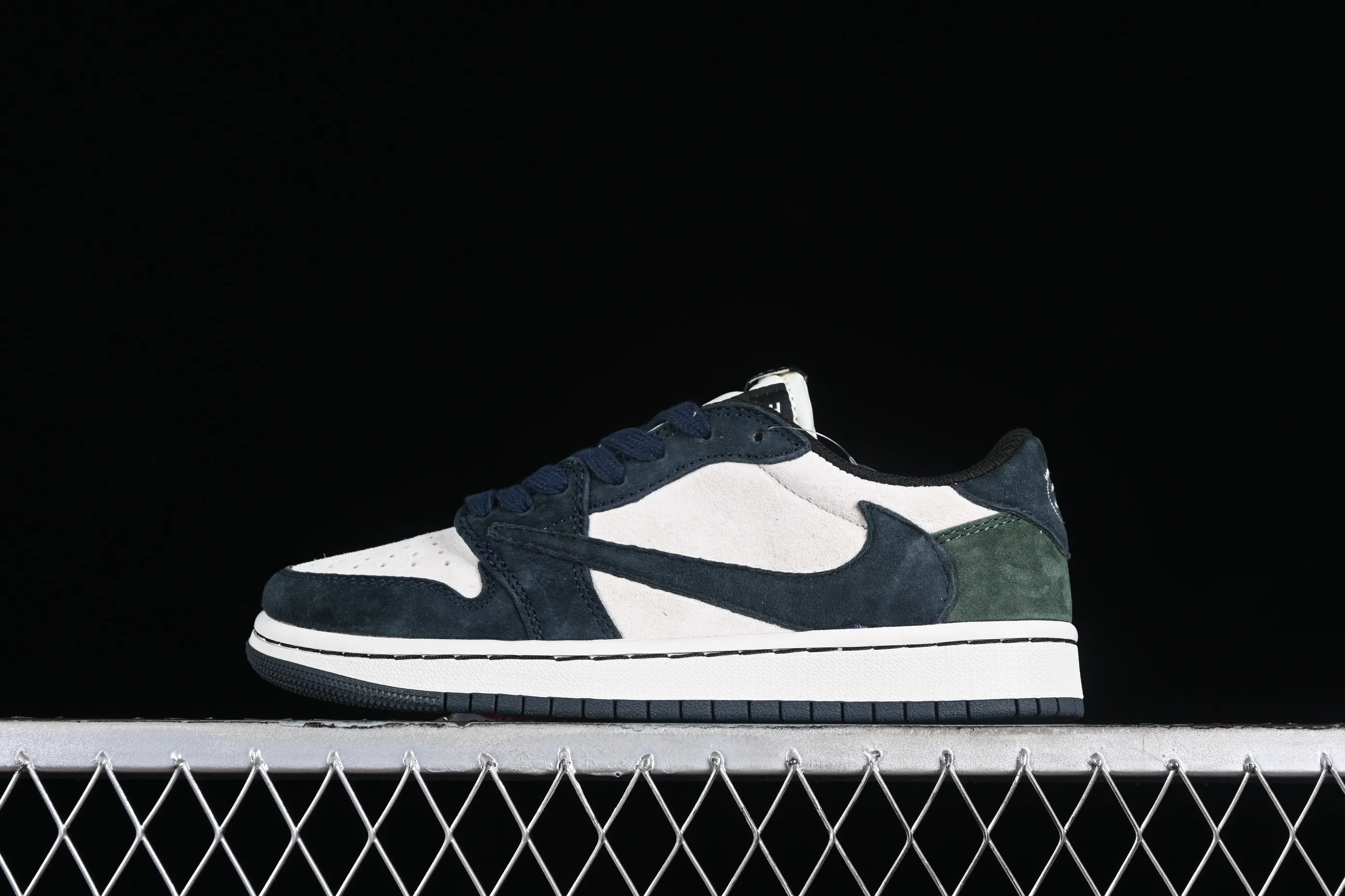 All Categories Air Jordan Jordan Series Basketball Shoes Air Jordan 1 Low Travis Scott x Air Jordan 1 Low OG AJ1 Joe 1 Reversed Overhook Joint Style Casual Sports Basketball Shoes DM7866-819
